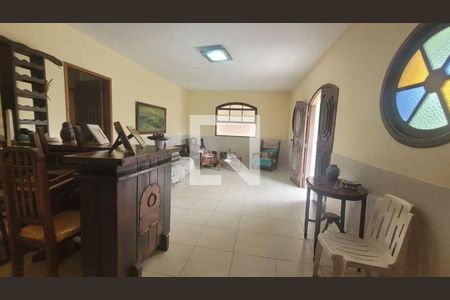 Casa à venda com 8 quartos, 350m² em Badu, Niterói