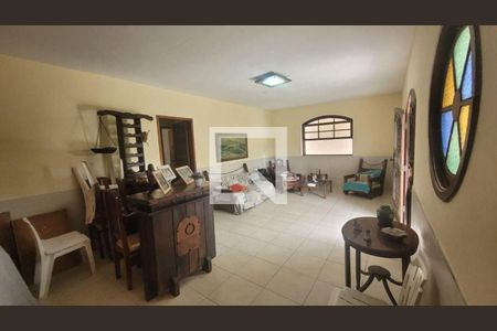 Casa à venda com 8 quartos, 350m² em Badu, Niterói