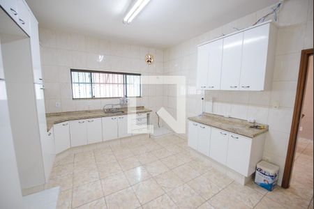 Casa de condomínio à venda com 365m², 3 quartos e 4 vagas Casa de condomínio à venda com 365m², 3 quartos e 4 vagasCozinha