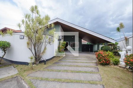 Casa de condomínio à venda com 365m², 3 quartos e 4 vagas Casa de condomínio à venda com 365m², 3 quartos e 4 vagasFachada da Casa