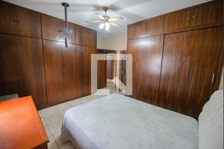 Casa de condomínio à venda com 365m², 3 quartos e 4 vagas Casa de condomínio à venda com 365m², 3 quartos e 4 vagasSuíte