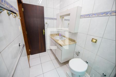Casa de condomínio à venda com 365m², 3 quartos e 4 vagas Casa de condomínio à venda com 365m², 3 quartos e 4 vagasBanheiro da Suíte