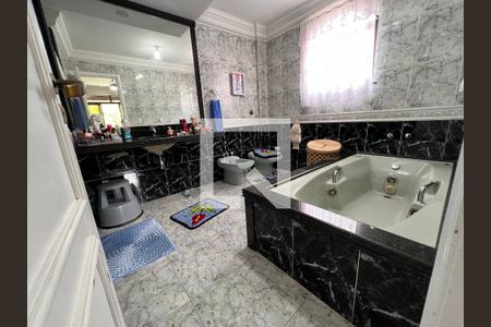 Casa de condomínio à venda com 340m², 5 quartos e 5 vagasBanheiro Suíte 01