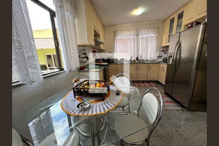 Casa de condomínio à venda com 340m², 5 quartos e 5 vagasCozinha