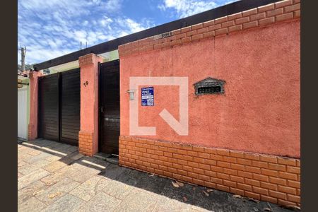 Casa de condomínio à venda com 340m², 5 quartos e 5 vagasFachada da casa