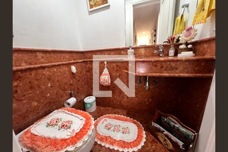 Casa de condomínio à venda com 340m², 5 quartos e 5 vagasLavabo