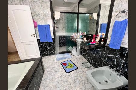 Casa de condomínio à venda com 340m², 5 quartos e 5 vagasBanheiro Suíte 01