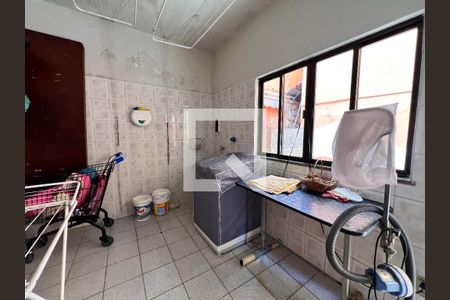 Casa de condomínio à venda com 340m², 5 quartos e 5 vagasÁrea de Serviço