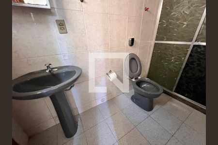 Casa de condomínio à venda com 340m², 5 quartos e 5 vagasBanheiro serviço