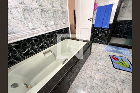 Casa de condomínio à venda com 340m², 5 quartos e 5 vagasBanheiro Suíte 01