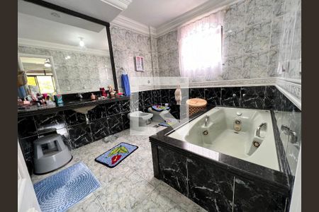 Casa de condomínio à venda com 340m², 5 quartos e 5 vagasBanheiro Suíte 01