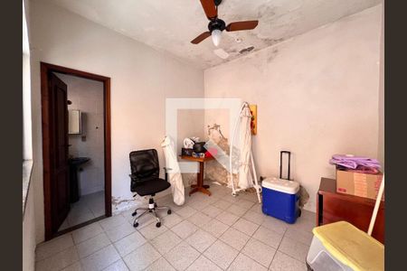 Casa de condomínio à venda com 340m², 5 quartos e 5 vagasQuarto serviço