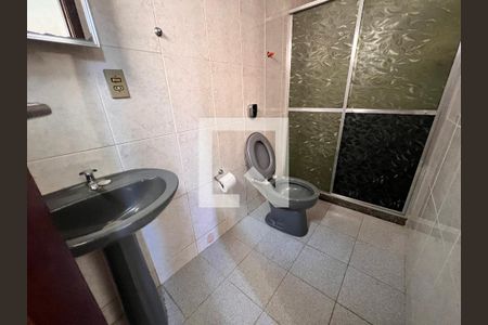 Casa de condomínio à venda com 340m², 5 quartos e 5 vagasBanheiro serviço