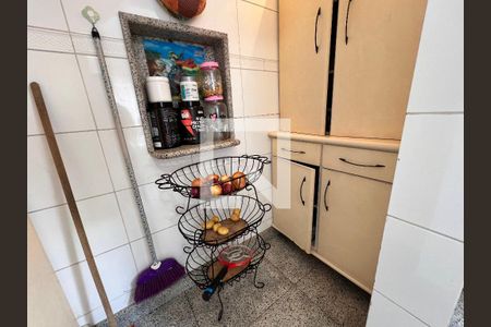 Casa de condomínio à venda com 340m², 5 quartos e 5 vagasDispensa - Cozinha
