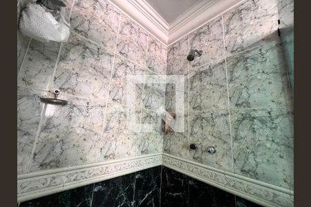 Casa de condomínio à venda com 340m², 5 quartos e 5 vagasBanheiro Suíte 01