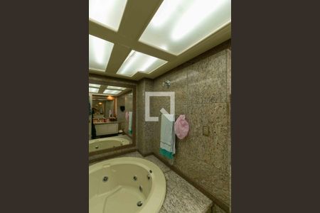 Apartamento à venda com 261m², 4 quartos e 3 vagasBanheiro Suite