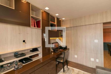 Apartamento à venda com 261m², 4 quartos e 3 vagasEscritório