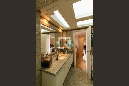 Apartamento à venda com 261m², 4 quartos e 3 vagasBanheiro Suite