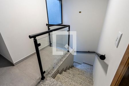Casa à venda com 250m², 3 quartos e 3 vagasEscada