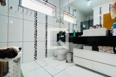 Casa à venda com 270m², 3 quartos e 4 vagasBanheiro da Suíte