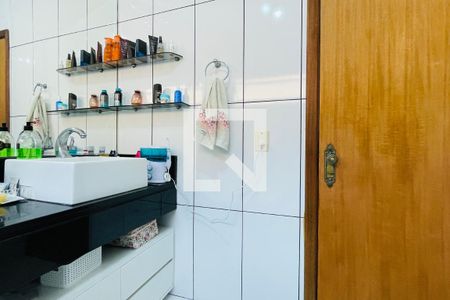 Casa à venda com 270m², 3 quartos e 4 vagasBanheiro da Suíte