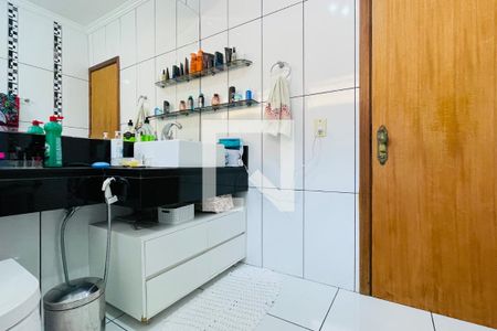 Casa à venda com 270m², 3 quartos e 4 vagasBanheiro da Suíte