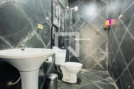 Casa à venda com 270m², 3 quartos e 4 vagasBanheiro 2