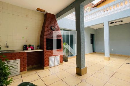 Casa à venda com 270m², 3 quartos e 4 vagasÁrea externa