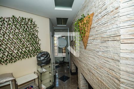 Casa para alugar com 4 quartos, 323m² em Heliópolis, Belo Horizonte