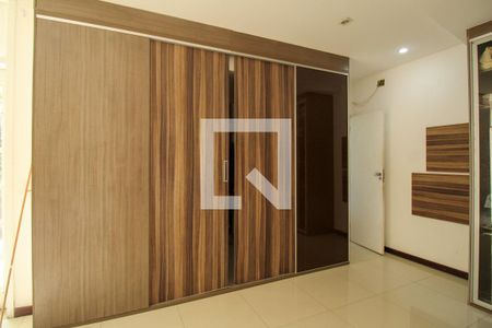 Casa à venda com 648m², 4 quartos e 4 vagas Casa à venda com 648m², 4 quartos e 4 vagasSuíte 1