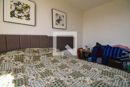 Casa à venda com 648m², 4 quartos e 4 vagas Casa à venda com 648m², 4 quartos e 4 vagasQuarto