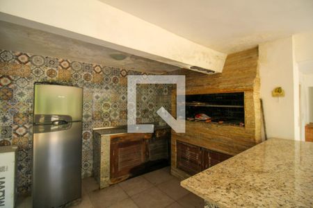 Casa à venda com 648m², 4 quartos e 4 vagas Casa à venda com 648m², 4 quartos e 4 vagasÁrea externa - Churrasqueira