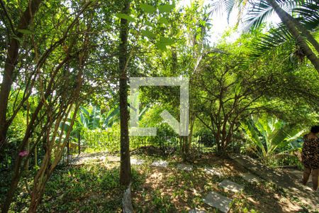 Casa à venda com 648m², 4 quartos e 4 vagas Casa à venda com 648m², 4 quartos e 4 vagasÁrea externa