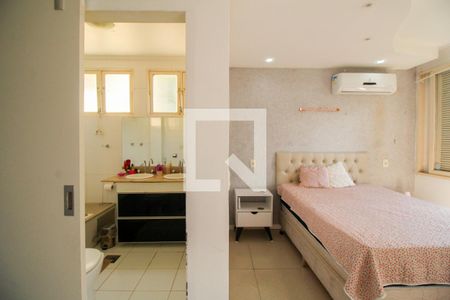 Casa à venda com 648m², 4 quartos e 4 vagas Casa à venda com 648m², 4 quartos e 4 vagasSuíte 2