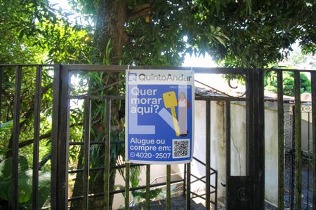 Casa à venda com 648m², 4 quartos e 4 vagas Casa à venda com 648m², 4 quartos e 4 vagasPlaquinha