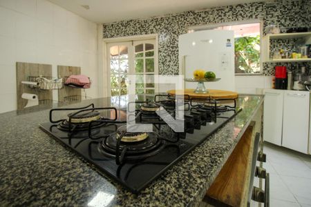 Casa à venda com 648m², 4 quartos e 4 vagas Casa à venda com 648m², 4 quartos e 4 vagasCozinha