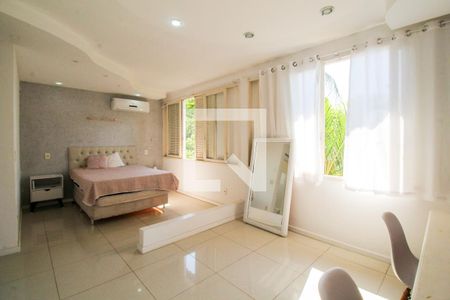 Casa à venda com 648m², 4 quartos e 4 vagas Casa à venda com 648m², 4 quartos e 4 vagasSuíte 2