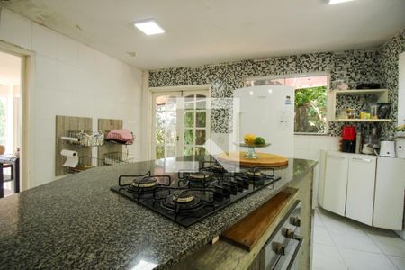 Casa à venda com 648m², 4 quartos e 4 vagas Casa à venda com 648m², 4 quartos e 4 vagasCozinha