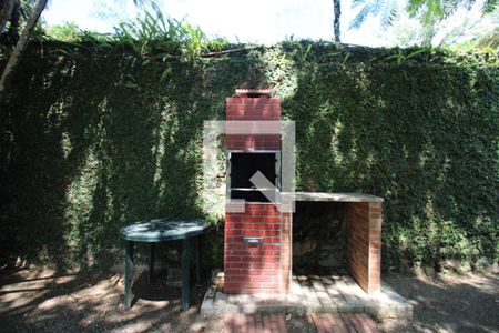 Casa à venda com 648m², 4 quartos e 4 vagas Casa à venda com 648m², 4 quartos e 4 vagasÁrea comum - Churrasqueira