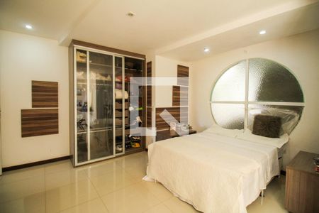 Casa à venda com 648m², 4 quartos e 4 vagas Casa à venda com 648m², 4 quartos e 4 vagasSuíte 1