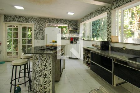 Casa à venda com 648m², 4 quartos e 4 vagas Casa à venda com 648m², 4 quartos e 4 vagasCozinha