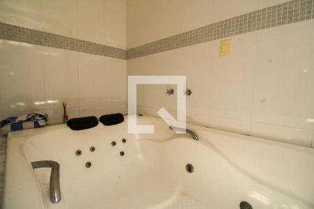 Casa à venda com 648m², 4 quartos e 4 vagas Casa à venda com 648m², 4 quartos e 4 vagasBanheiro da Suíte 1