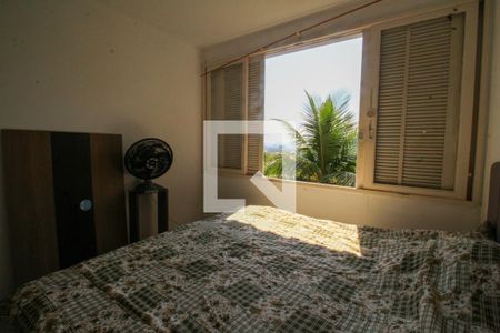 Casa à venda com 648m², 4 quartos e 4 vagas Casa à venda com 648m², 4 quartos e 4 vagasQuarto