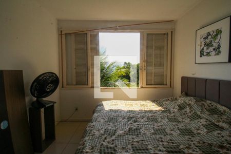 Casa à venda com 648m², 4 quartos e 4 vagas Casa à venda com 648m², 4 quartos e 4 vagasQuarto