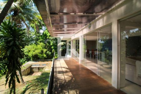 Casa à venda com 648m², 4 quartos e 4 vagas Casa à venda com 648m², 4 quartos e 4 vagasVaranda da Sala