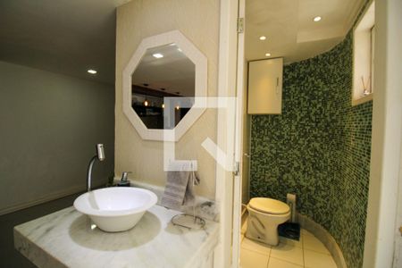 Casa à venda com 648m², 4 quartos e 4 vagas Casa à venda com 648m², 4 quartos e 4 vagasLavabo