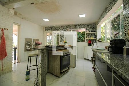 Casa à venda com 648m², 4 quartos e 4 vagas Casa à venda com 648m², 4 quartos e 4 vagasCozinha