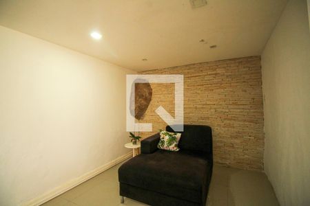 Casa à venda com 648m², 4 quartos e 4 vagas Casa à venda com 648m², 4 quartos e 4 vagasSala