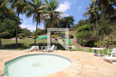 Casa à venda com 648m², 4 quartos e 4 vagas Casa à venda com 648m², 4 quartos e 4 vagasÁrea comum - Piscina