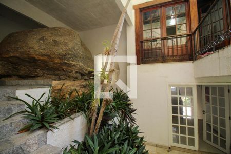 Casa à venda com 648m², 4 quartos e 4 vagas Casa à venda com 648m², 4 quartos e 4 vagasÁrea externa